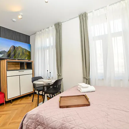 Апартаменты Homly Nook *